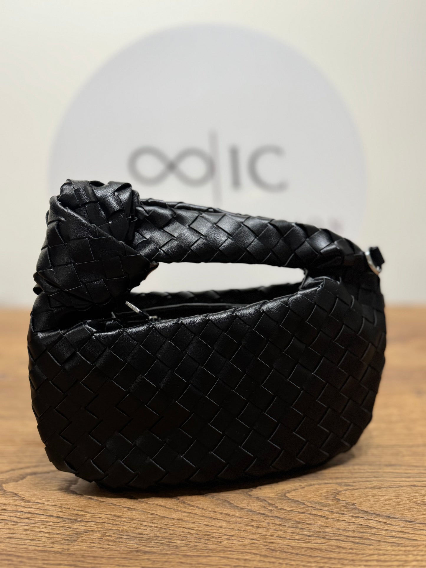 Τσάντα Noir Knot